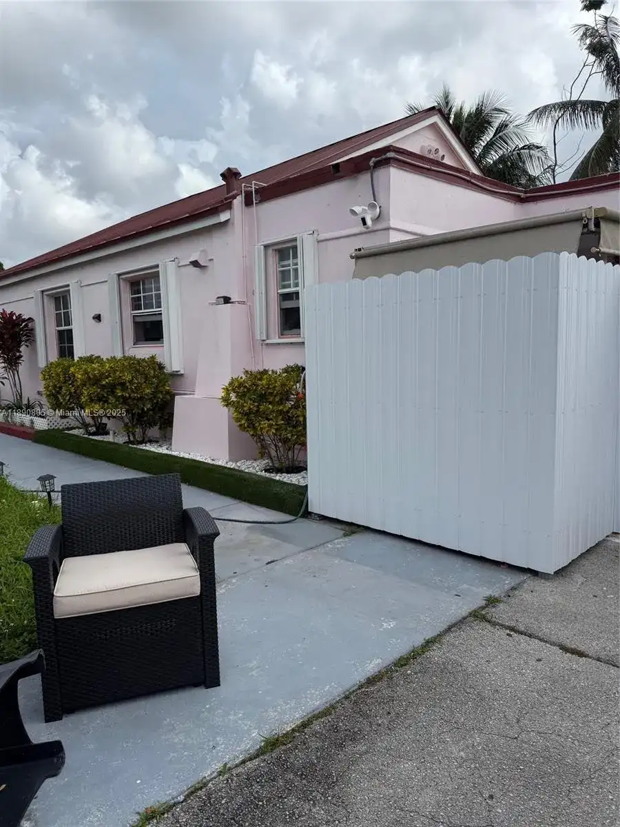 102 W 27th St, Hialeah FL 33010 photo 4