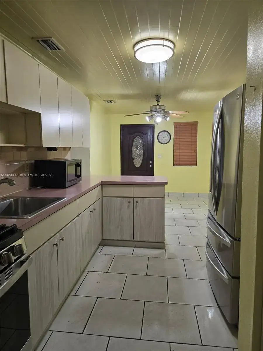 102 W 27th St, Hialeah FL 33010 photo 5