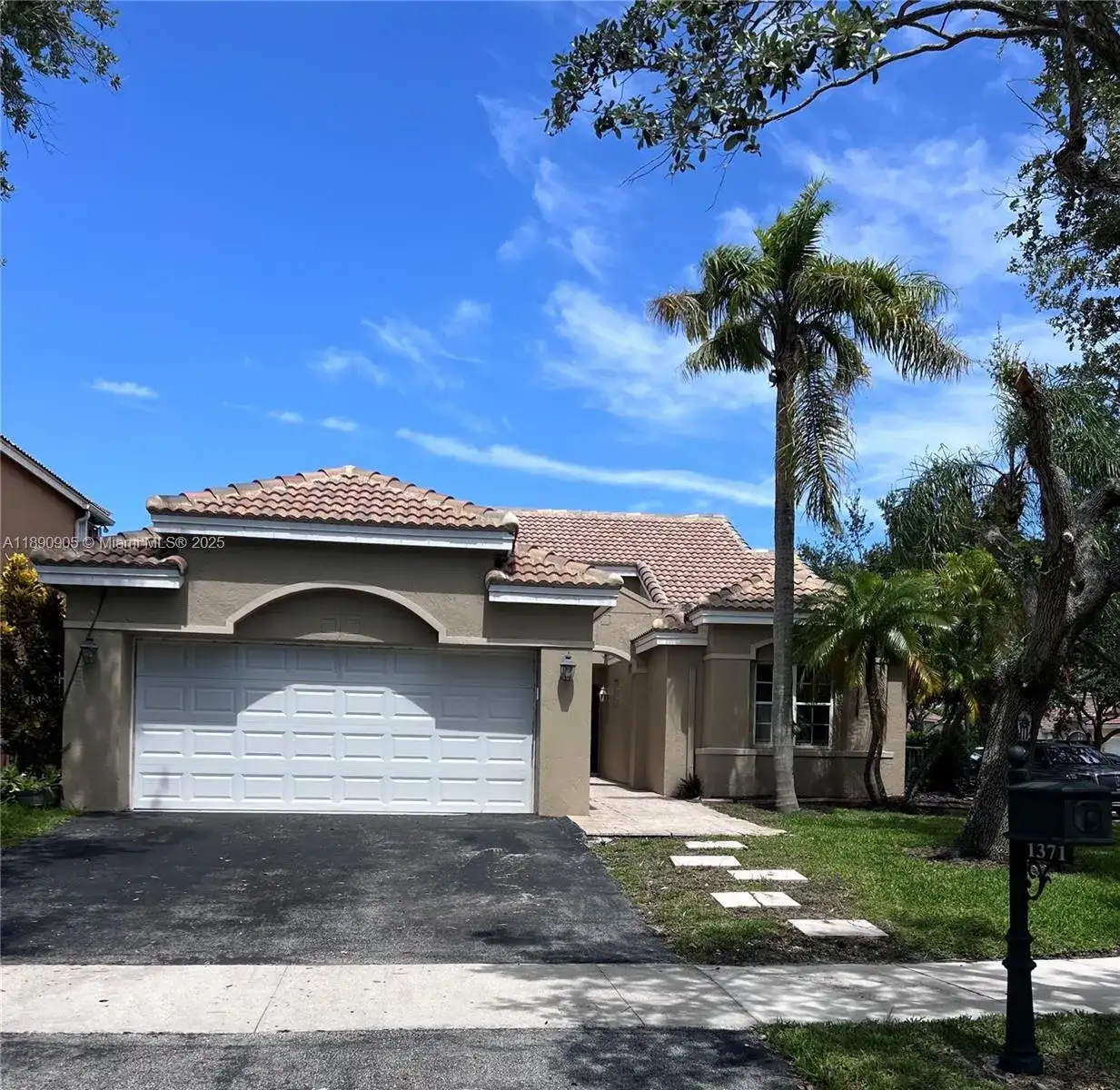 1371 Bayview Cir, Weston FL 33326 photo 2