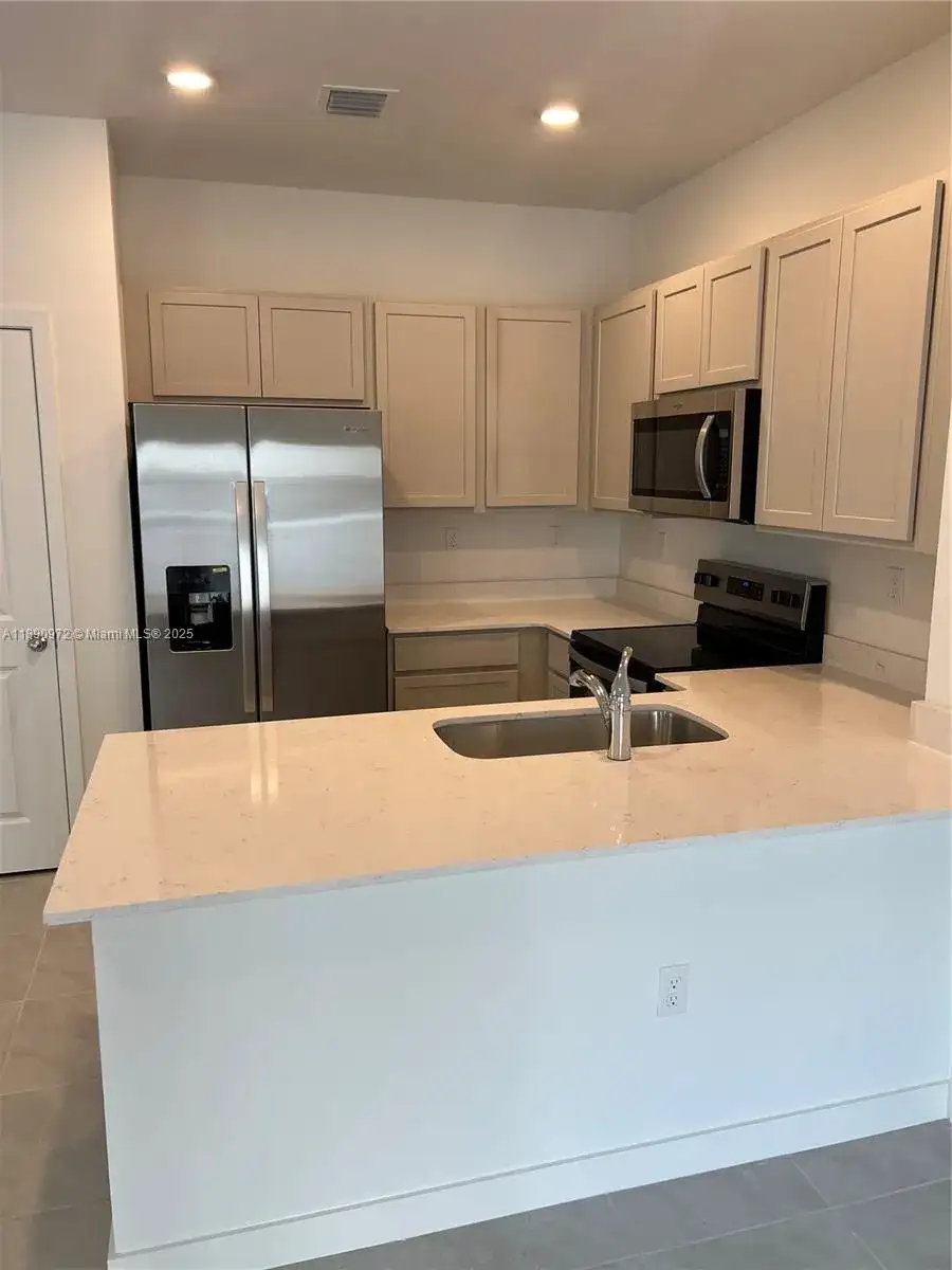 652 NW 6th St # 652, Florida City FL 33034 photo 3