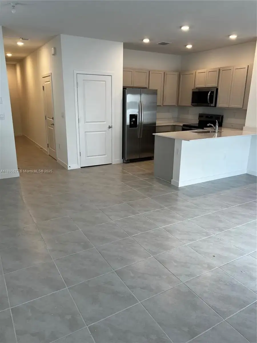652 NW 6th St # 652, Florida City FL 33034 photo 4