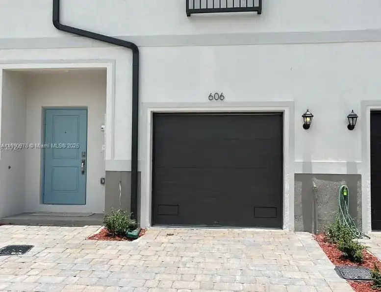 606 SW 12th St, Florida City FL 33034 photo 3