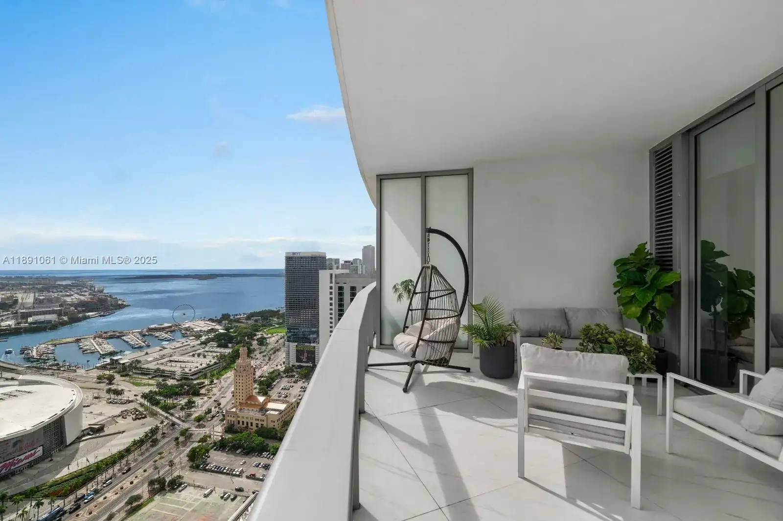 851 NE 1st Ave # 4403, Miami FL 33132 photo 2