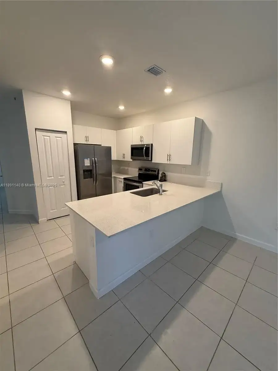 1021 SE 27th Ter # 1021, Homestead FL 33035 photo 2