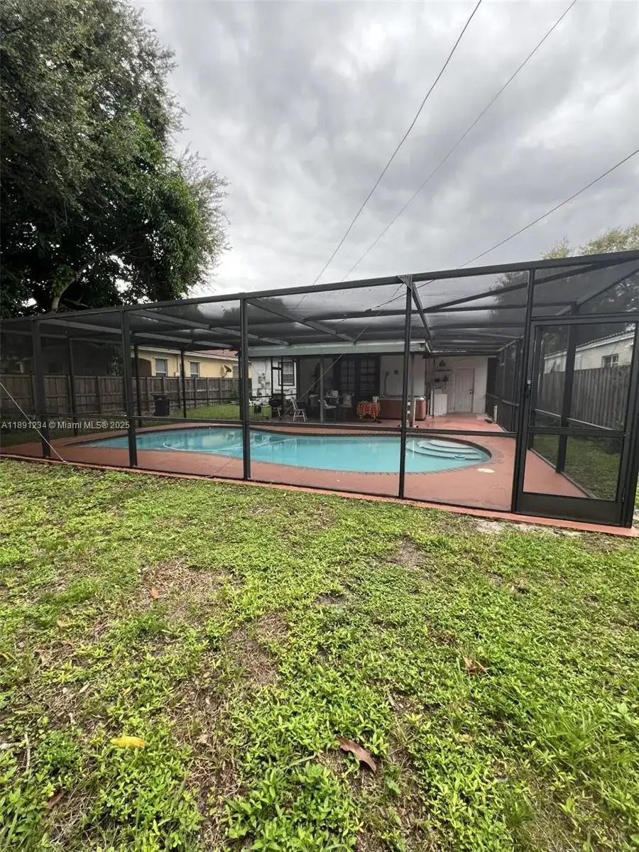61 Truxton Dr, Miami Springs FL 33166 photo 4