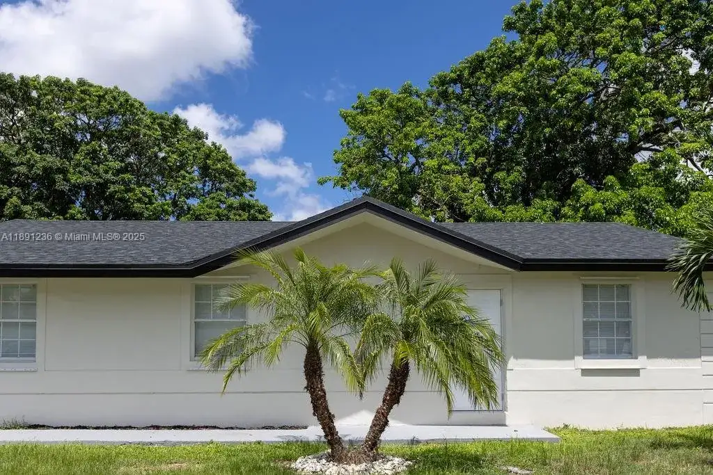 355 SW 17th Ave, Homestead FL 33030 photo 2