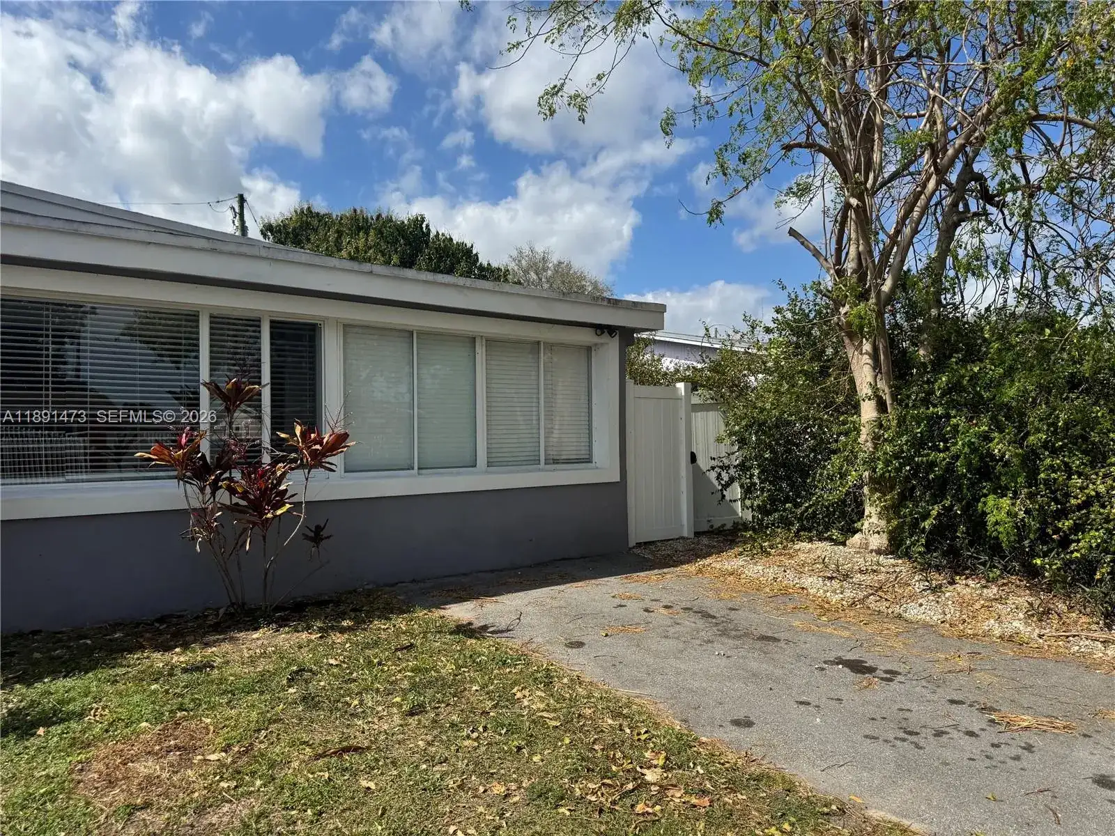 18100 NW 7th Pl, Miami Gardens FL 33169 photo 2