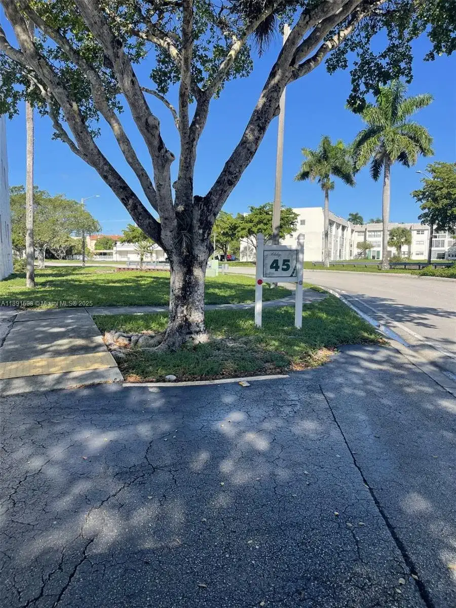 8515 Sunrise Lakes Blvd # 103, Sunrise FL 33322 photo 5