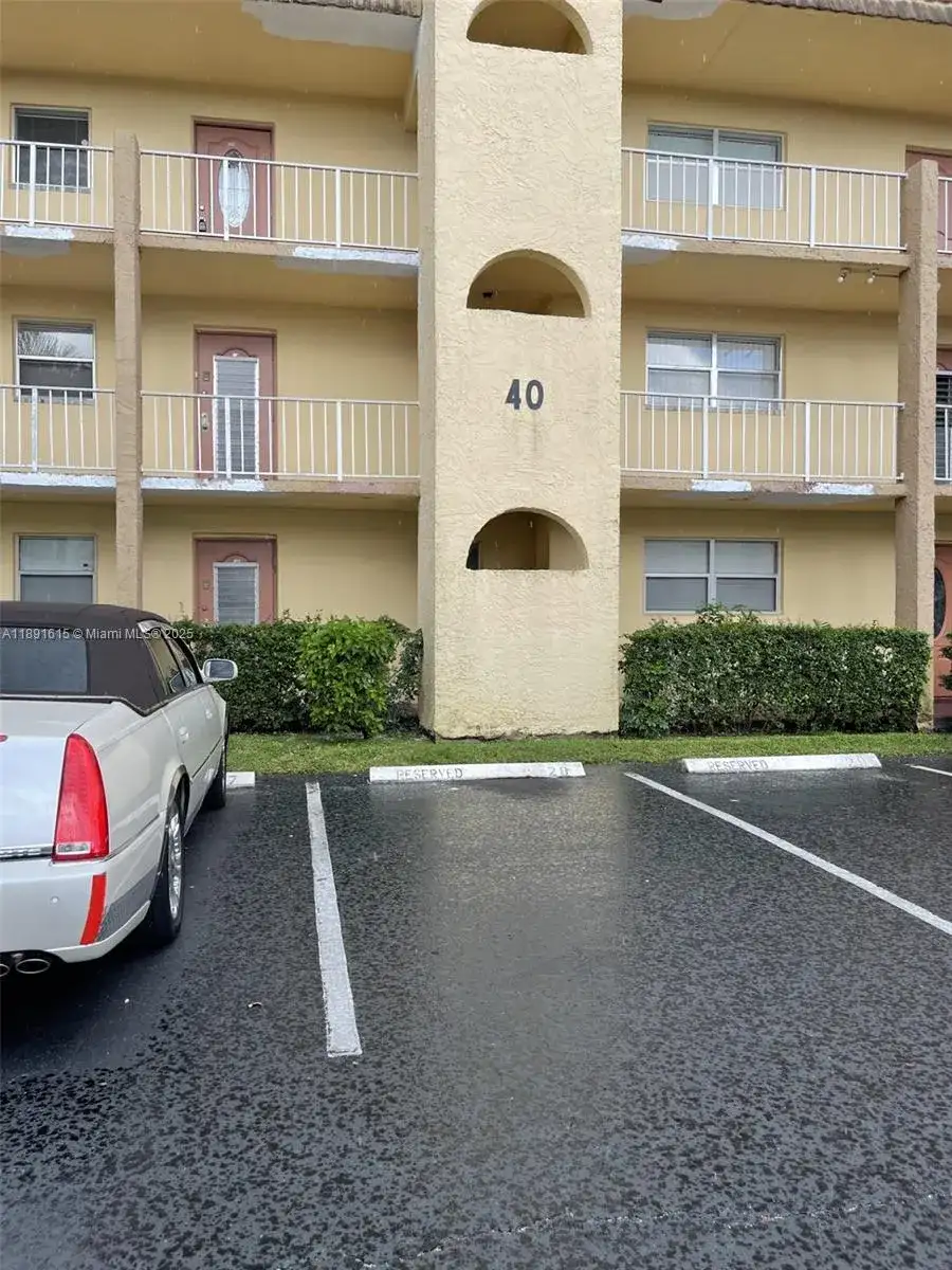 8285 Sunrise Lakes Blvd # 310, Sunrise FL 33322 photo 4