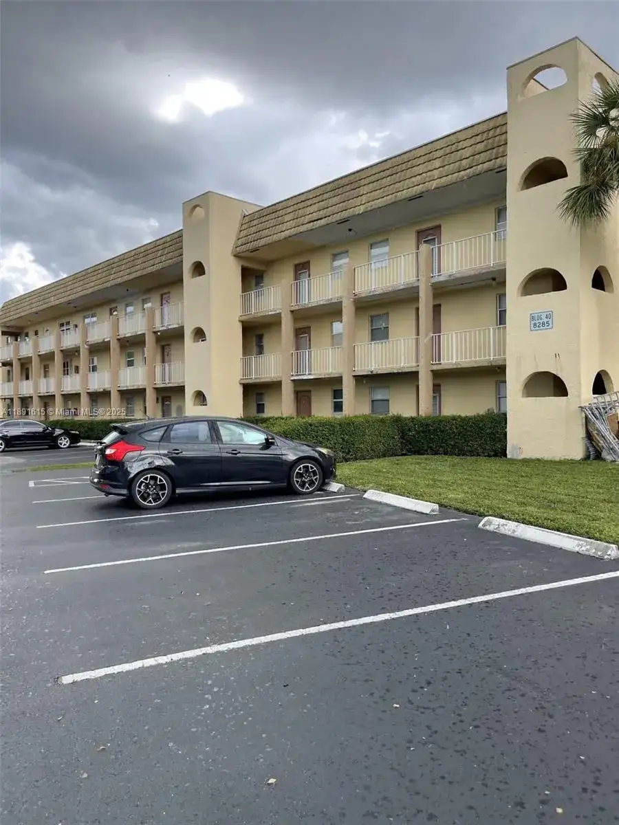 8285 Sunrise Lakes Blvd # 310, Sunrise FL 33322 photo 5