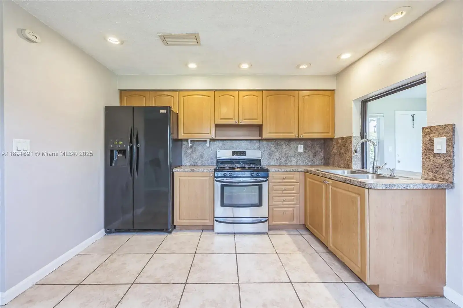 6901 NW 28th St, Sunrise FL 33313 photo 2
