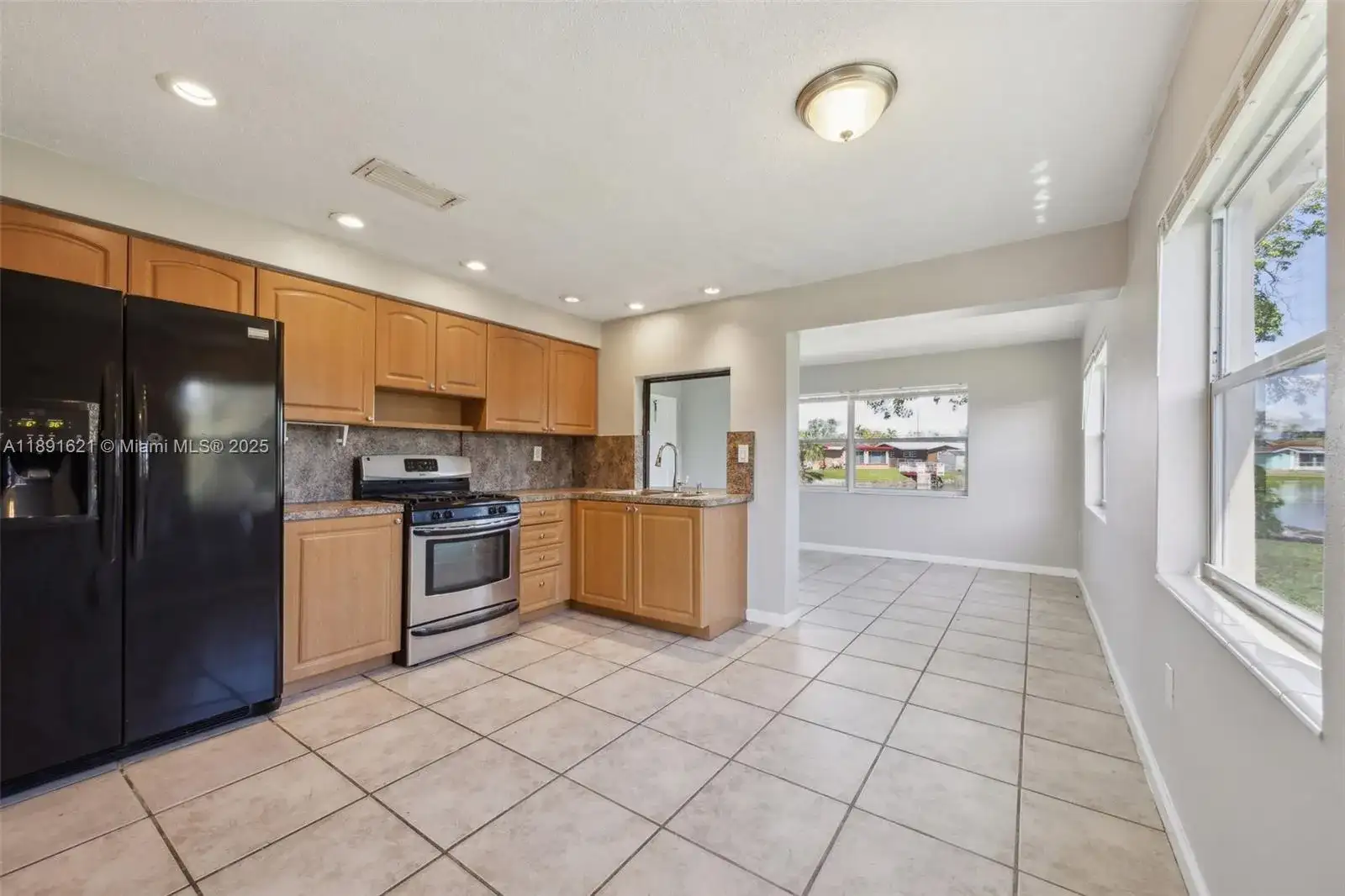 6901 NW 28th St, Sunrise FL 33313 photo 4