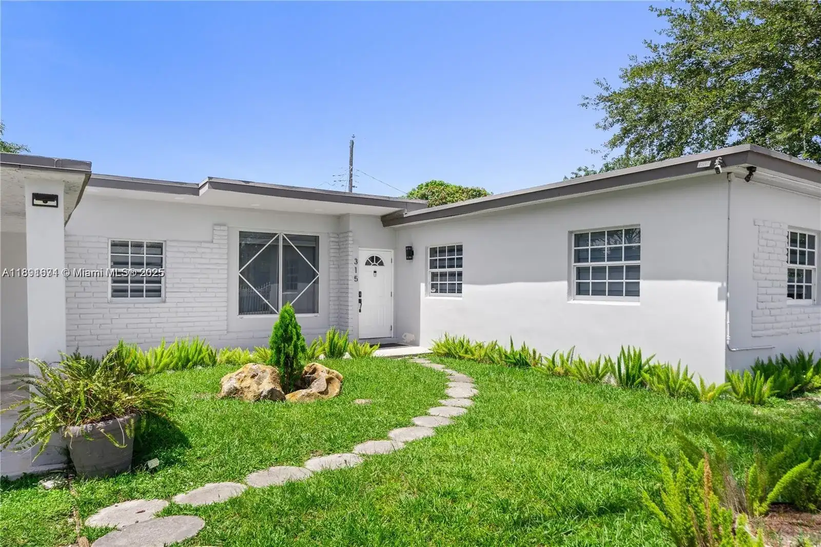 315 NW 106th St, Miami FL 33150 photo 4