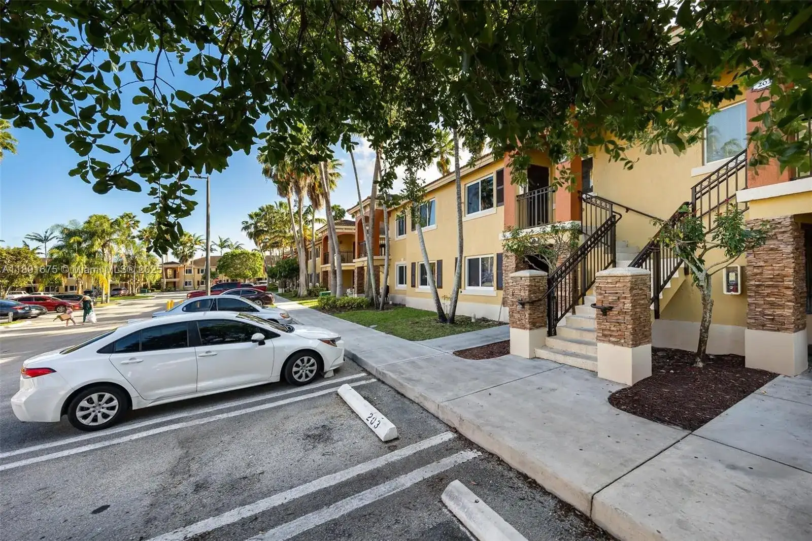 930 NE 33rd Ter # 102, Homestead FL 33033 photo 2