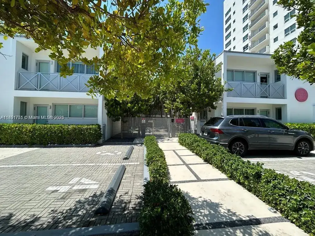 1816 Meridian Ave # 18, Miami Beach FL 33139 photo 2