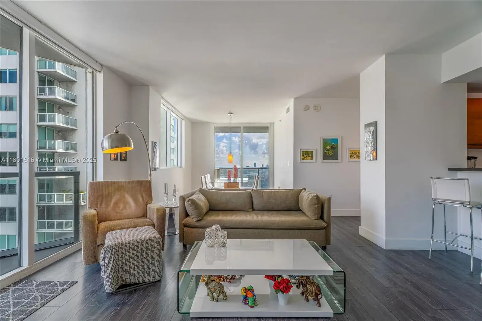 253 NE 2nd St # 3203, Miami FL 33132 photo 3
