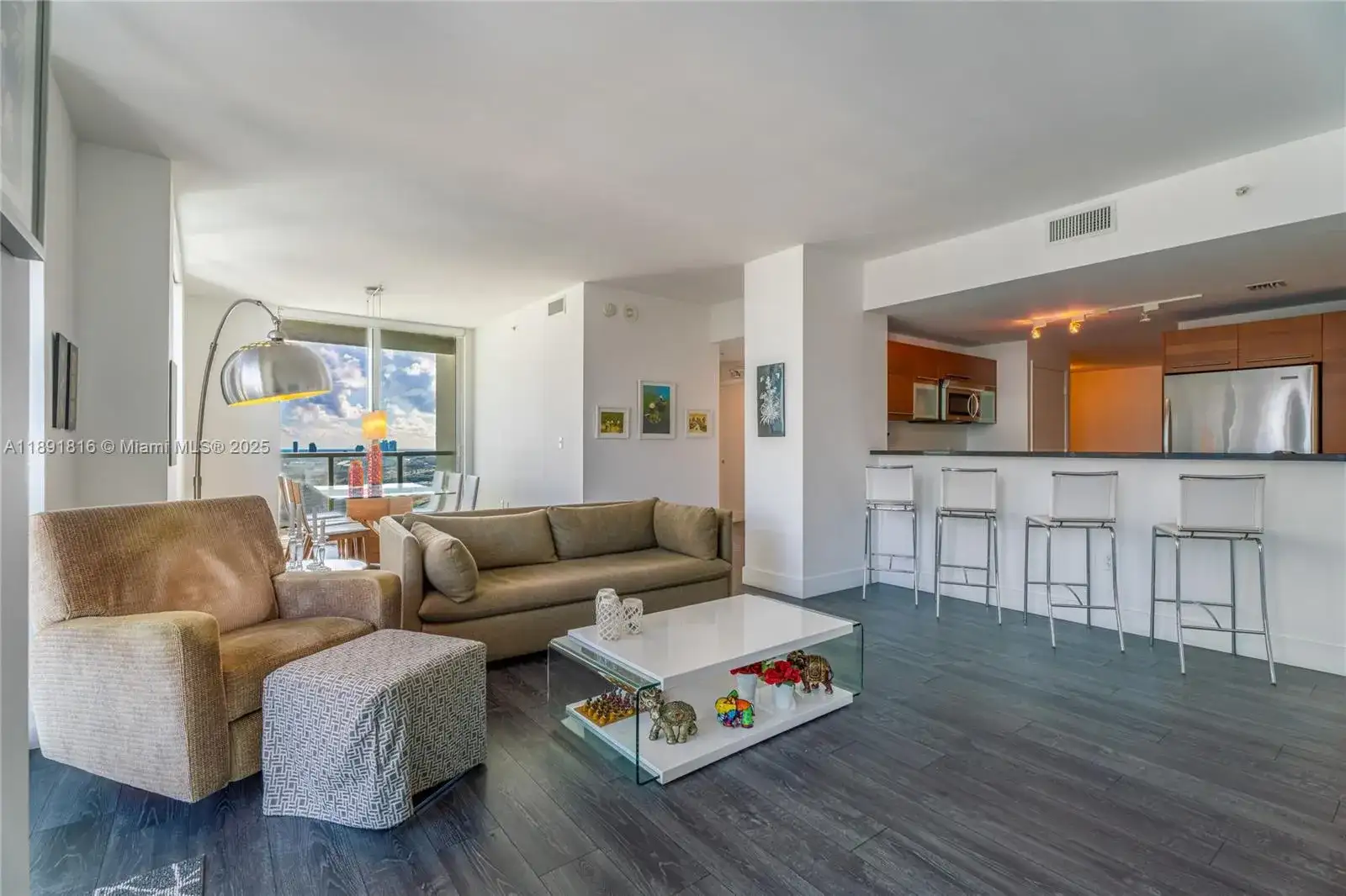 253 NE 2nd St # 3203, Miami FL 33132 photo 4