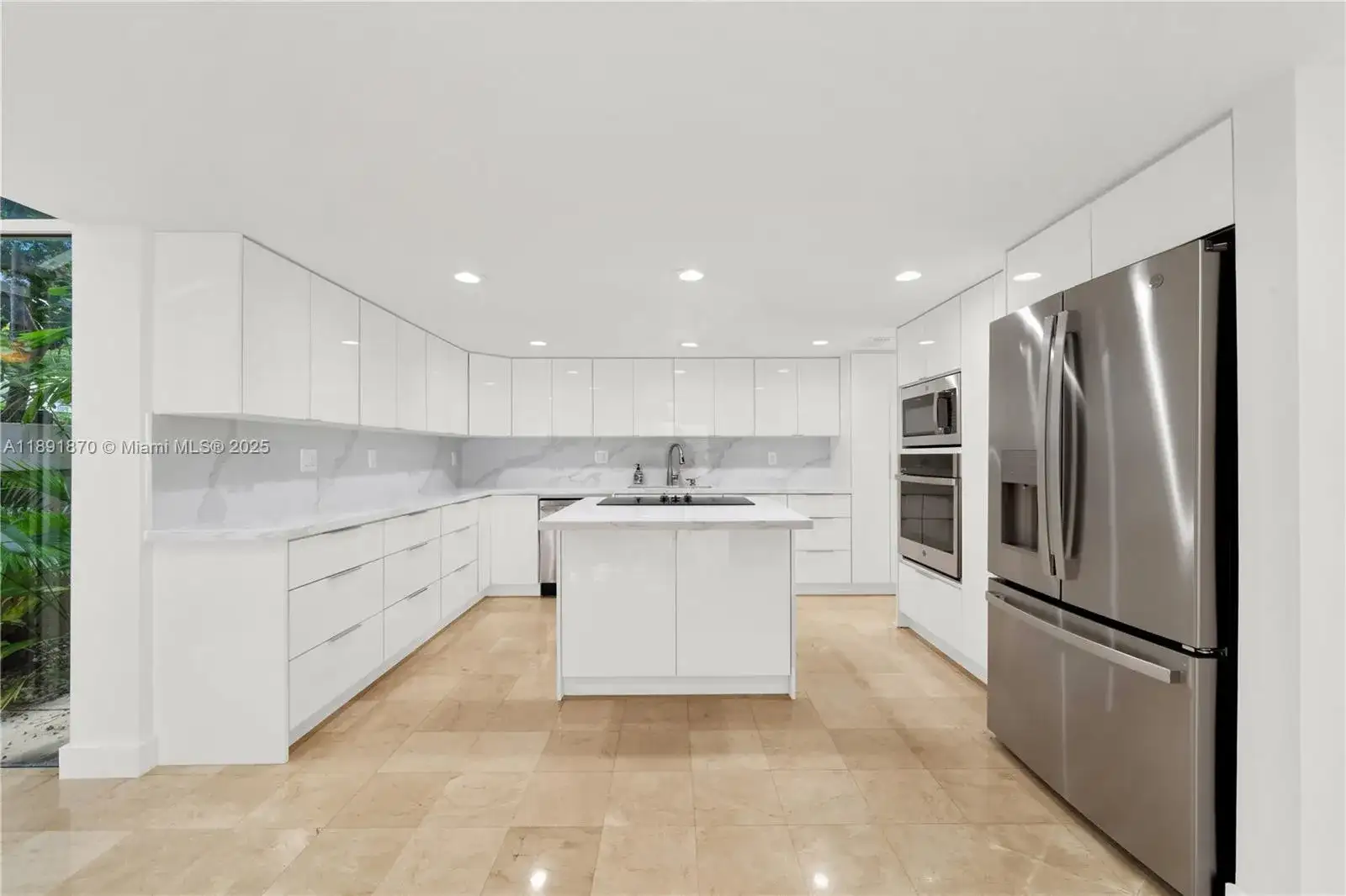 1769 Wa Kee Na Dr, Miami FL 33133 photo 2