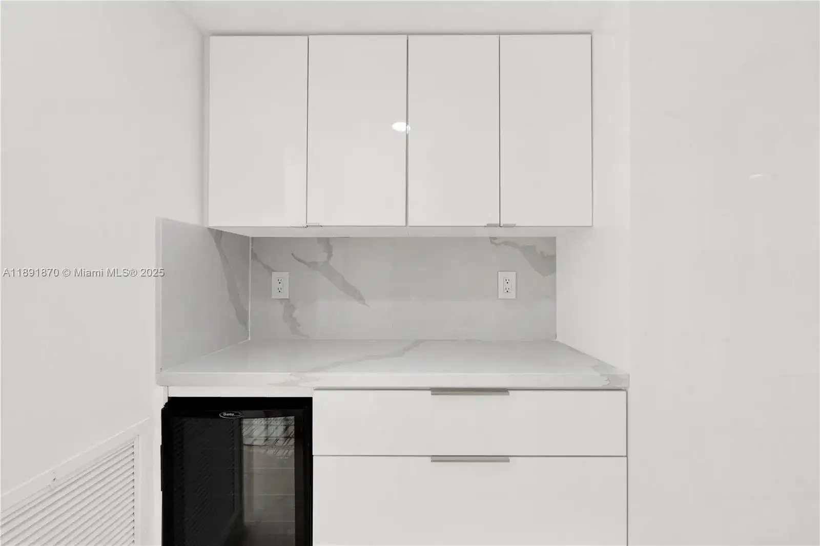 1769 Wa Kee Na Dr, Miami FL 33133 photo 5