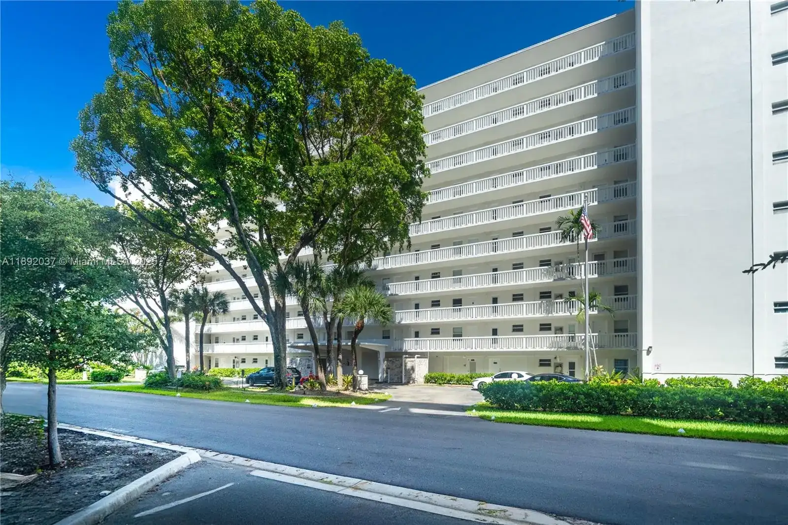 2555 NE 11th St # 310, Fort Lauderdale FL 33304 photo 2