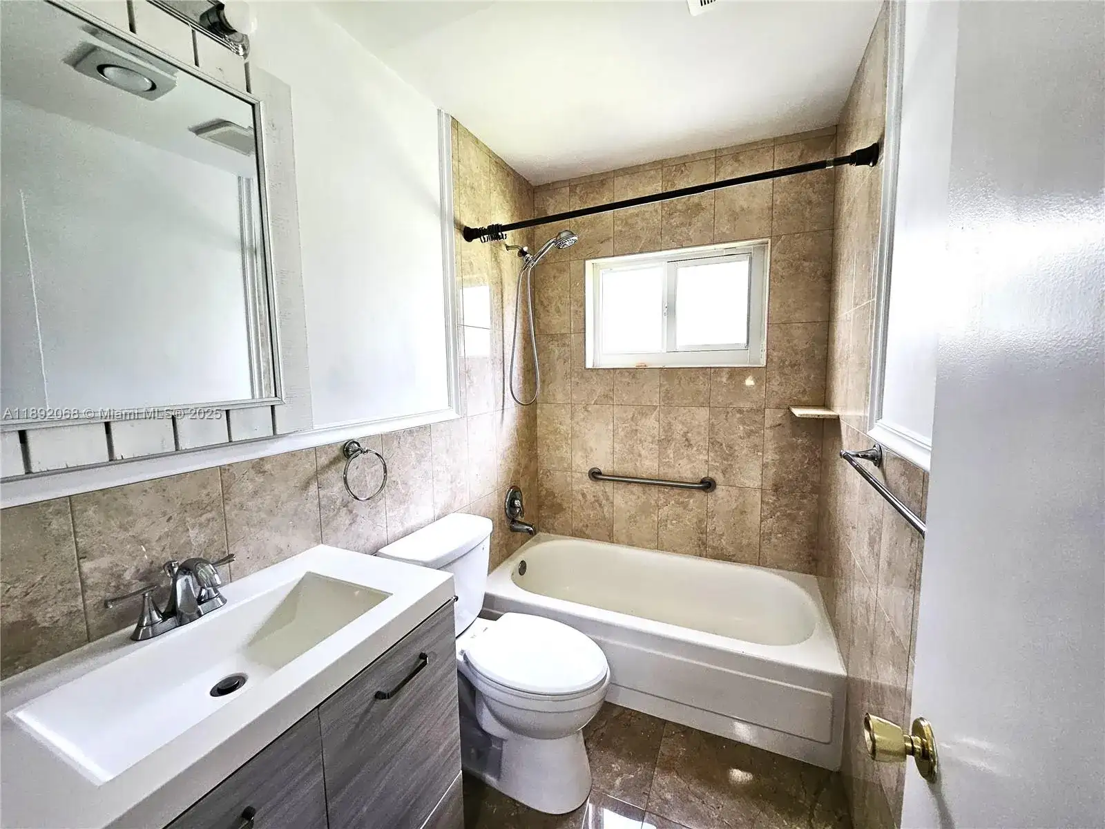 1040 NW 73rd Ter, Margate FL 33063 photo 4