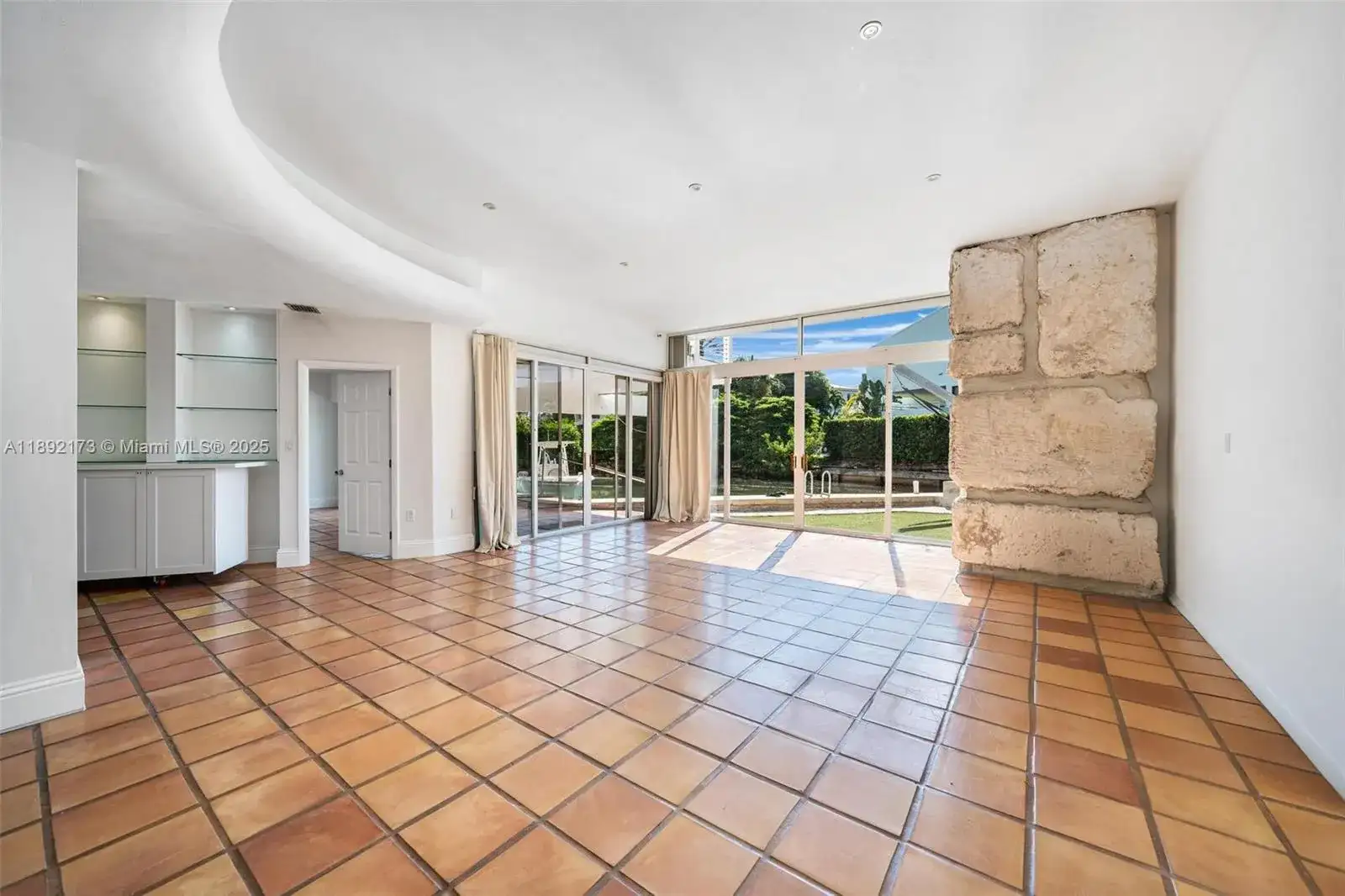 2120 S Bayshore Dr, Miami FL 33133 photo 3