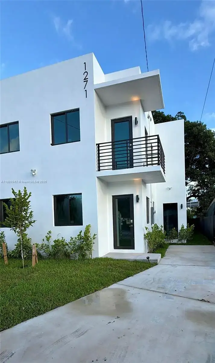 1271 NW 38th St, Miami FL 33142 photo 3