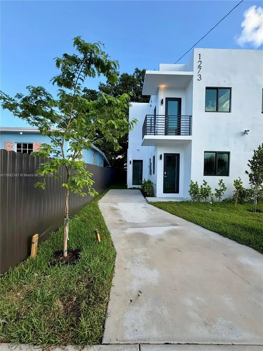 1271 NW 38th St, Miami FL 33142 photo 4
