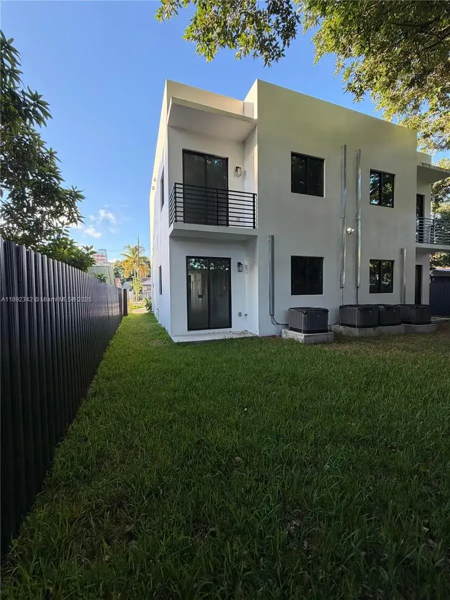 1271 NW 38th St, Miami FL 33142 photo 5