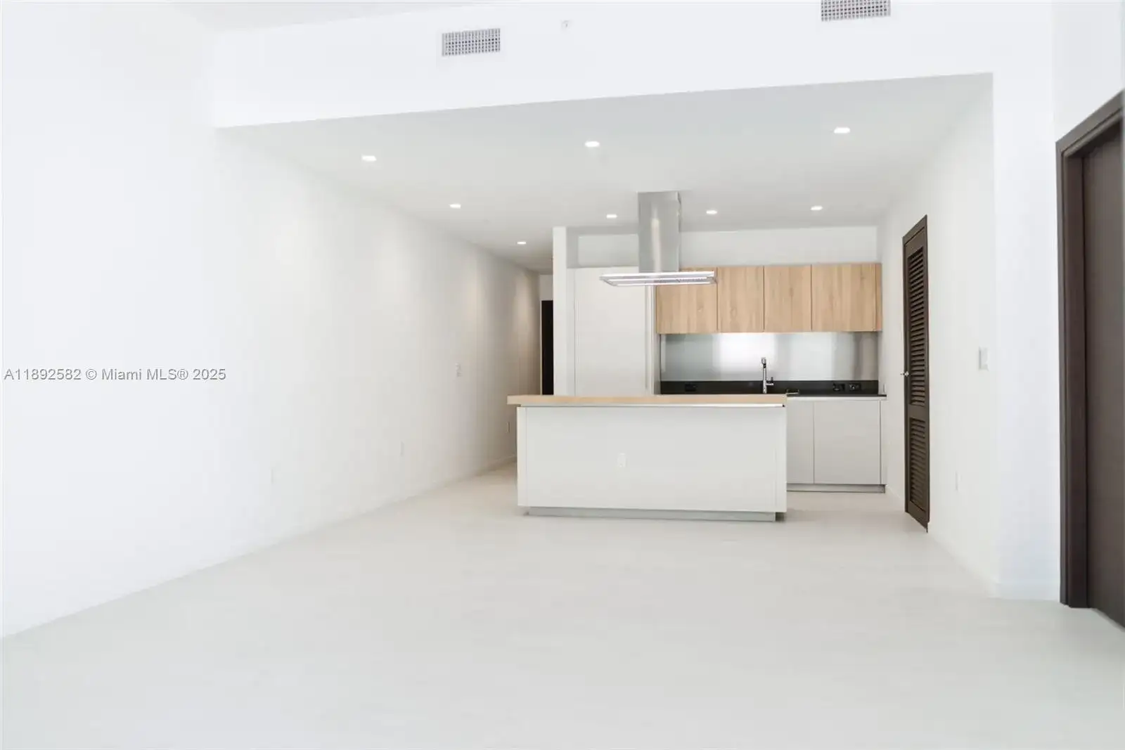 1000 Brickell Plaza # 1807, Miami FL 33131 photo 3