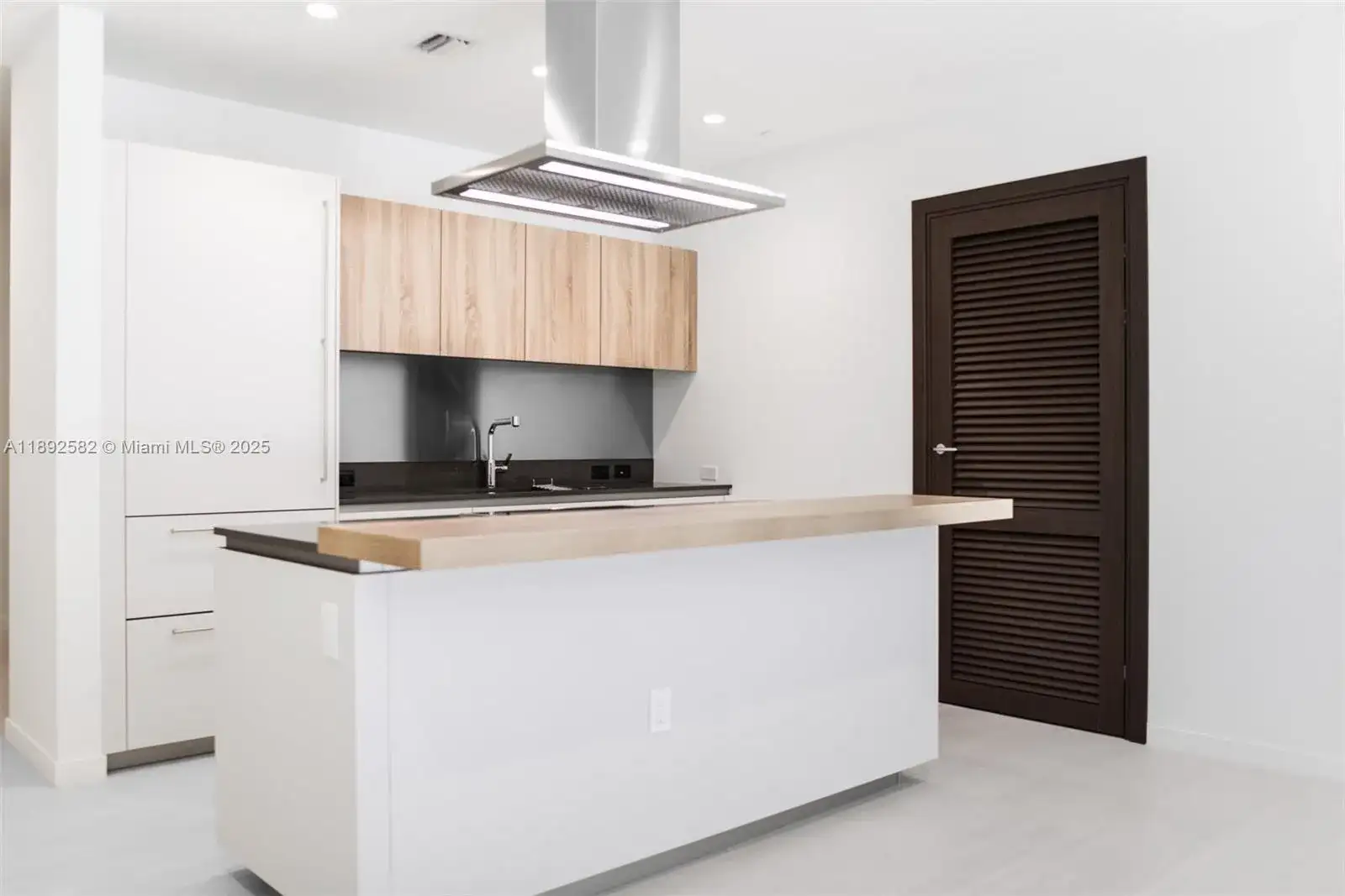 1000 Brickell Plaza # 1807, Miami FL 33131 photo 5