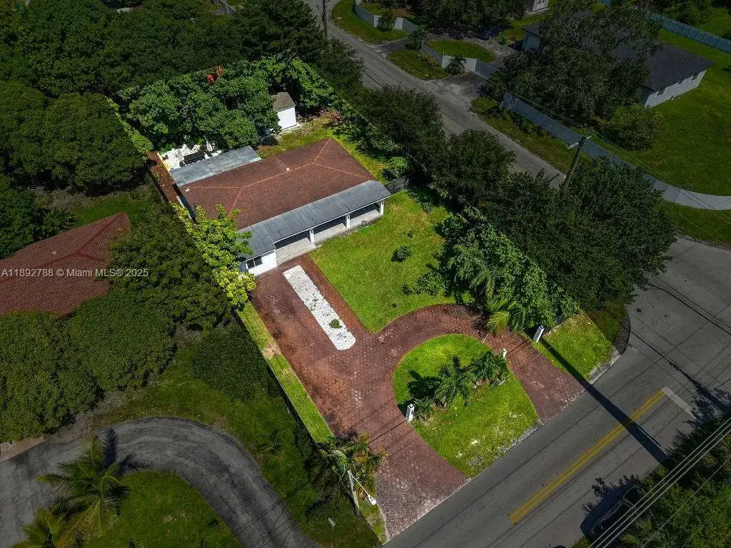 NE 163RD ST, North Miami Beach FL 33162 photo 4