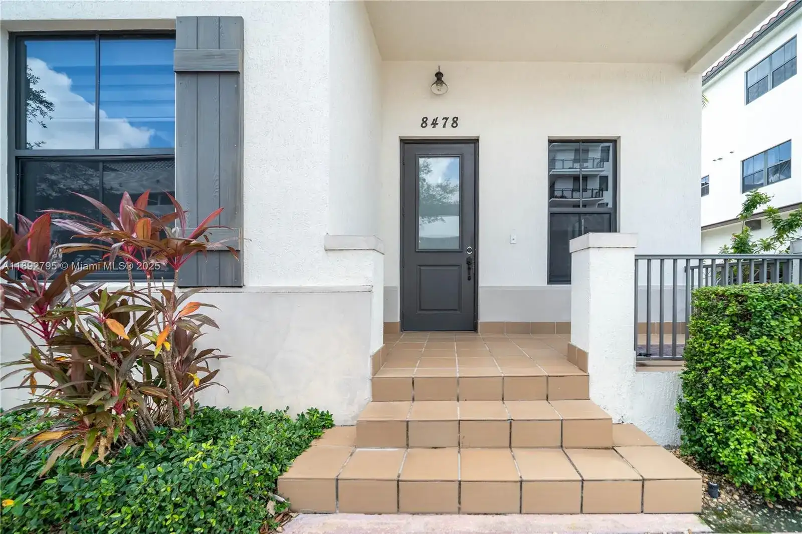 8478 NW 52nd St, Doral FL 33166 photo 4