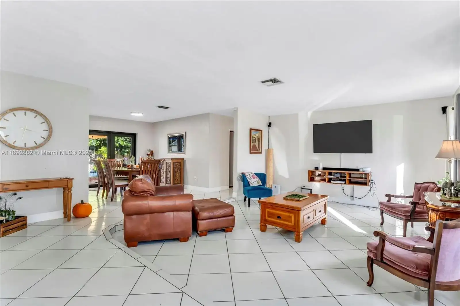 8111 SW 205th St, Cutler Bay FL 33189 photo 2