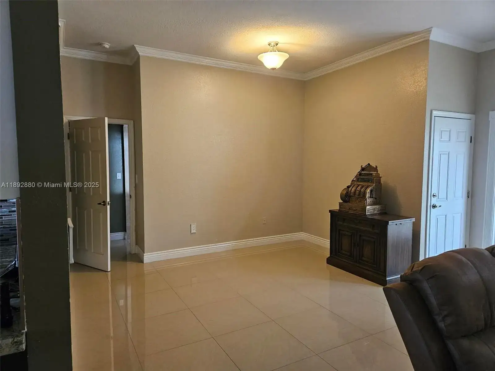 2635 SE 4th Pl, Homestead FL 33033 photo 5