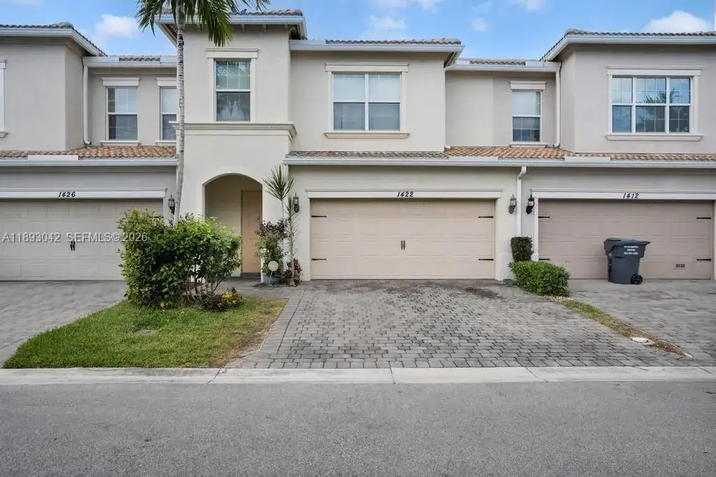 1422 Silk Oak Dr, Hollywood FL 33021 photo 2