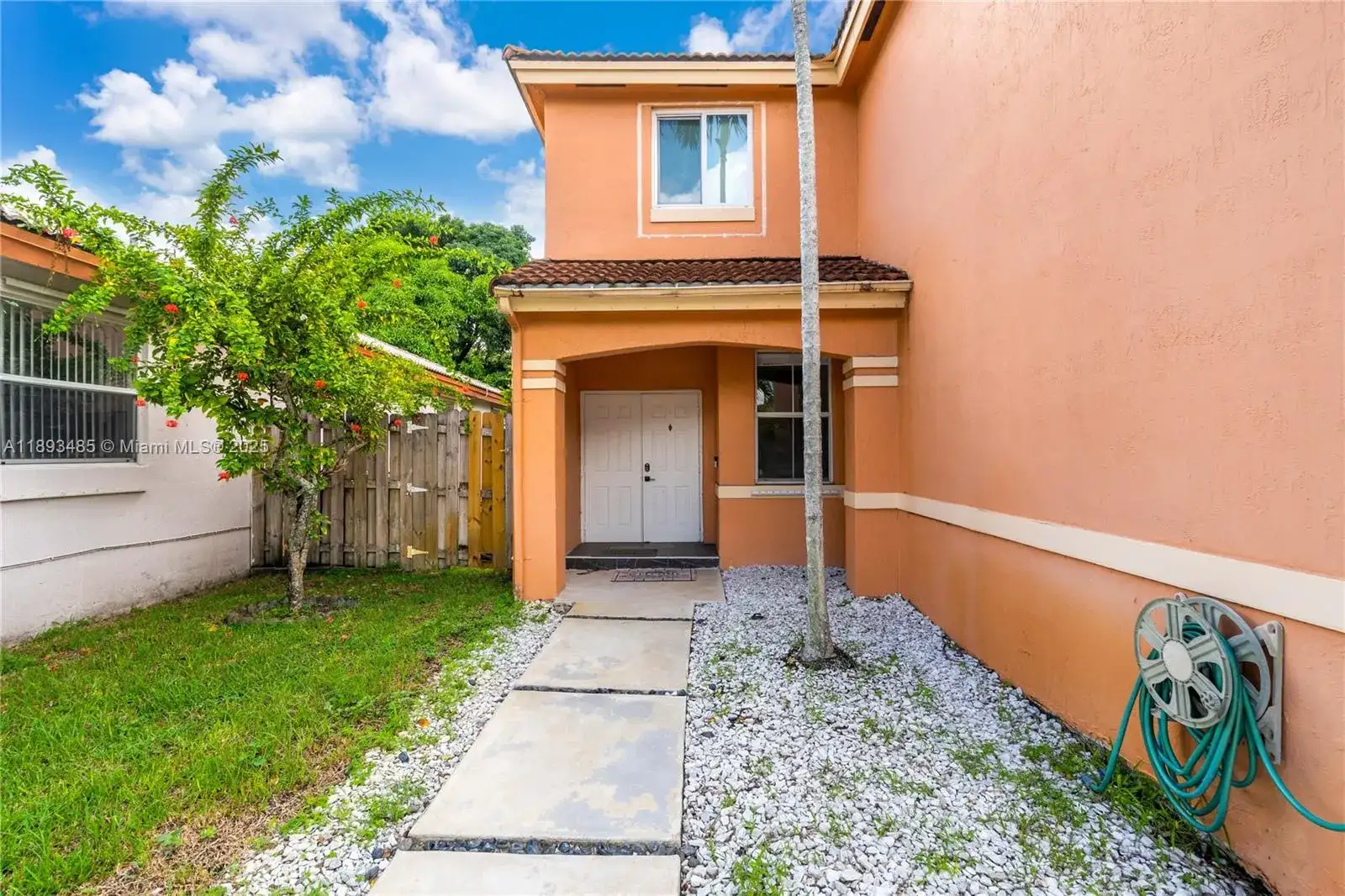 10470 SW 16th St, Pembroke Pines FL 33025 photo 4