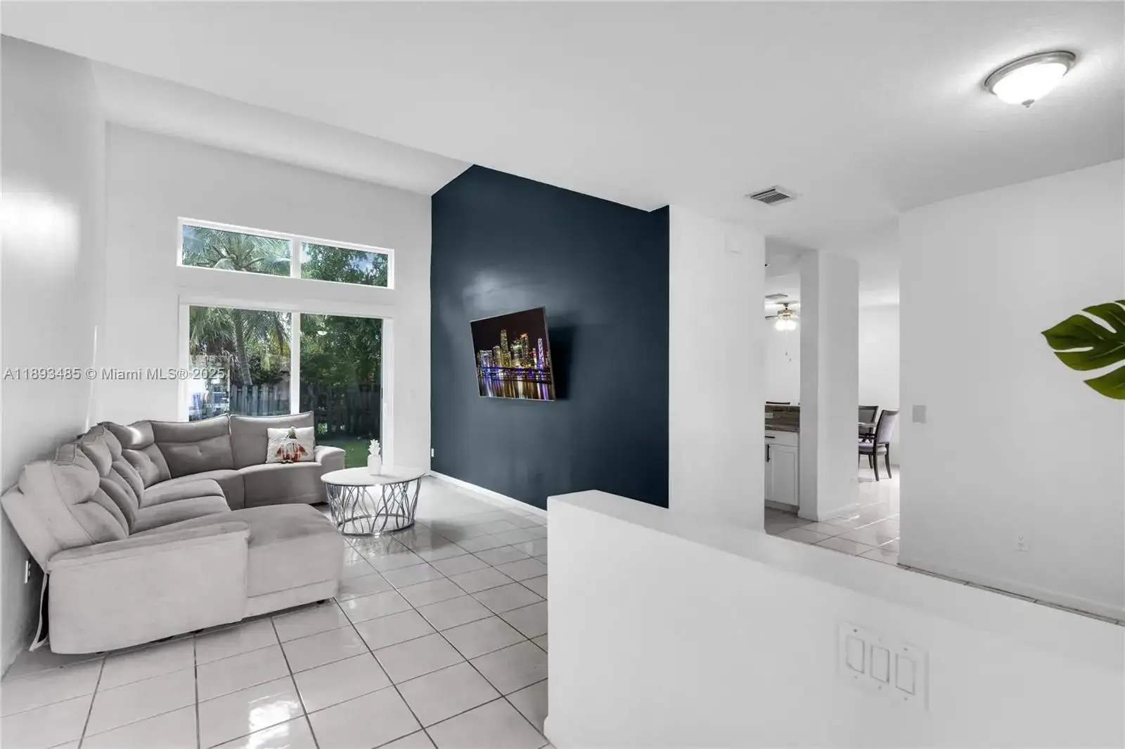 10470 SW 16th St, Pembroke Pines FL 33025 photo 5