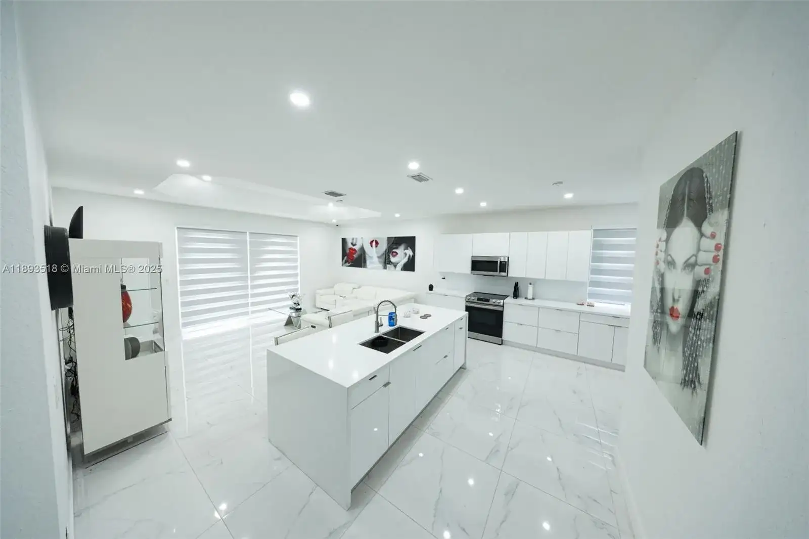 2122 NE 39th Ter, Homestead FL 33033 photo 2