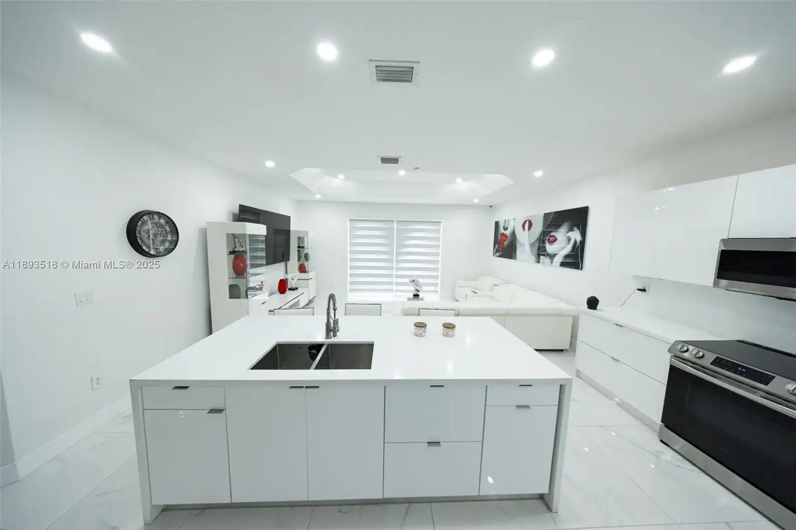 2122 NE 39th Ter, Homestead FL 33033 photo 3