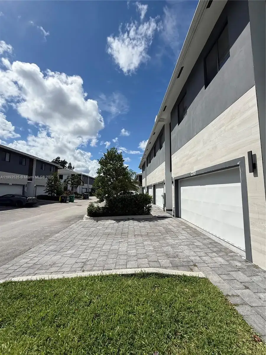 4625 SW 32nd Ave # 1C, Dania Beach FL 33312 photo 2