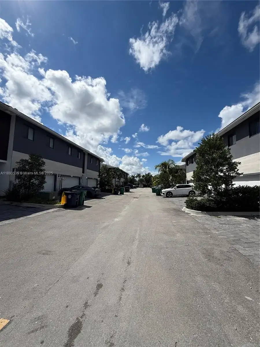 4625 SW 32nd Ave # 1C, Dania Beach FL 33312 photo 3