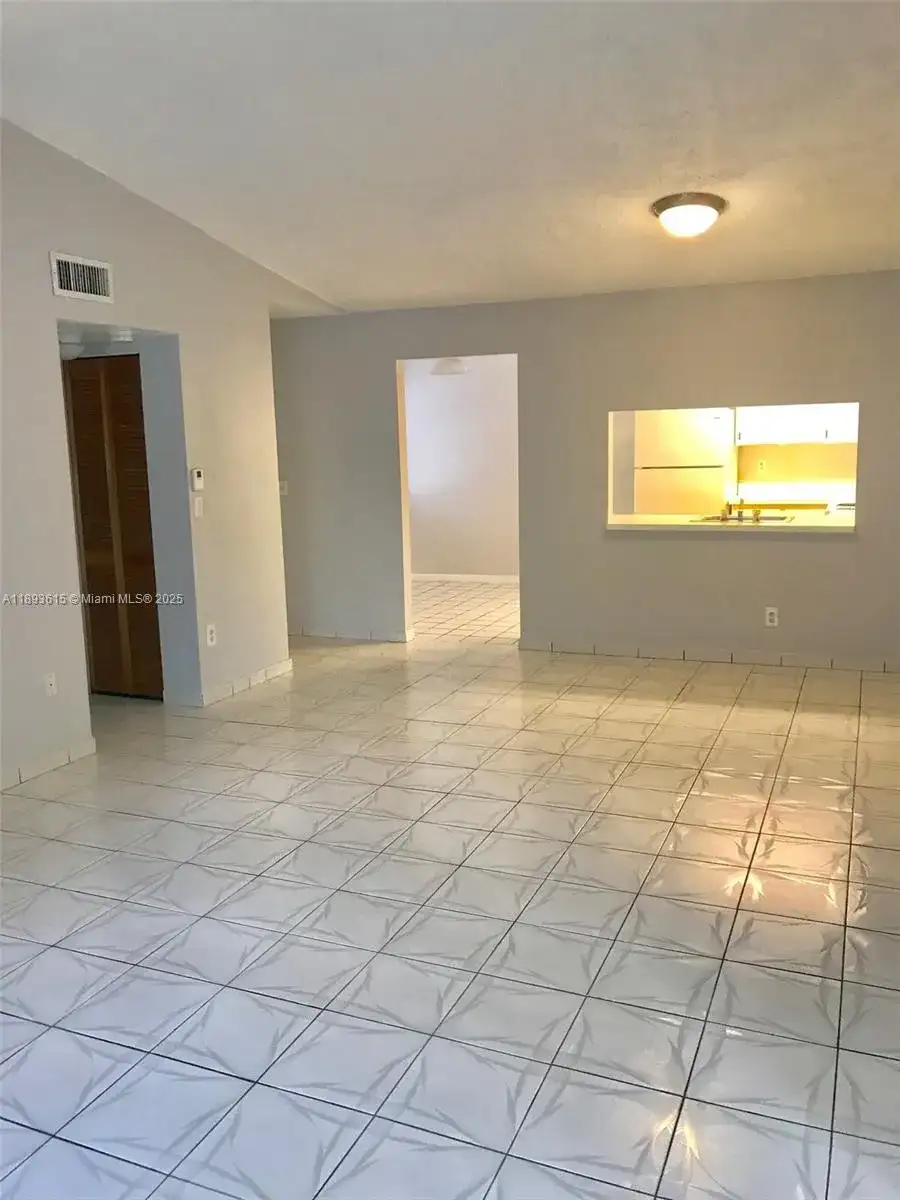 9810 Hammocks Blvd # 202, Miami FL 33196 photo 2