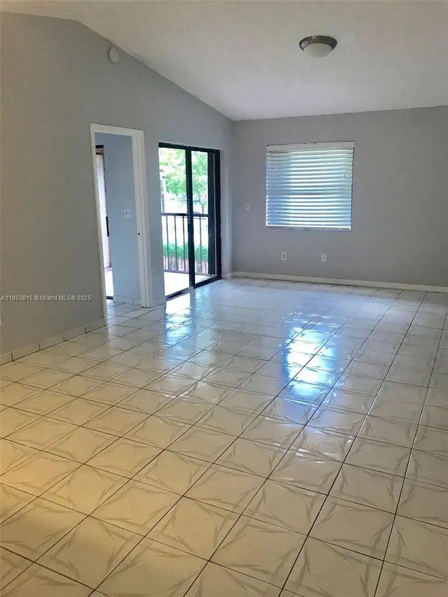 9810 Hammocks Blvd # 202, Miami FL 33196 photo 3