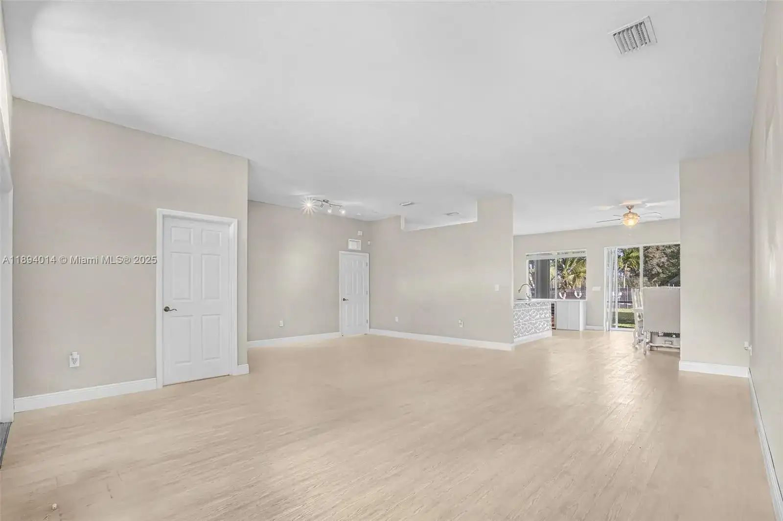 2821 Augusta Dr, Homestead FL 33035 photo 4