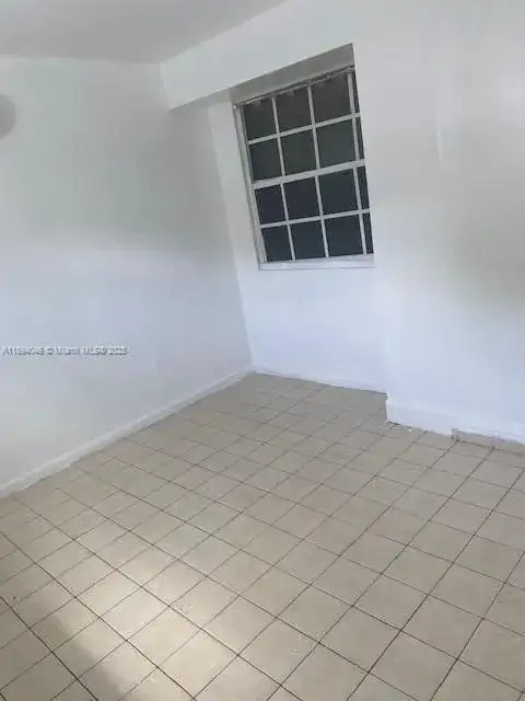 1530 NE 180th St, North Miami Beach FL 33162 photo 4