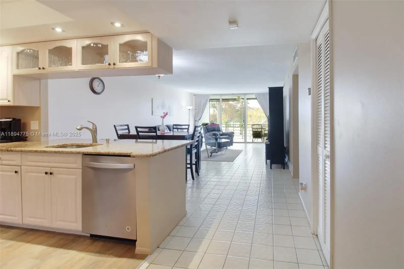 605 Oaks Dr # 305, Pompano Beach FL 33069 photo 2