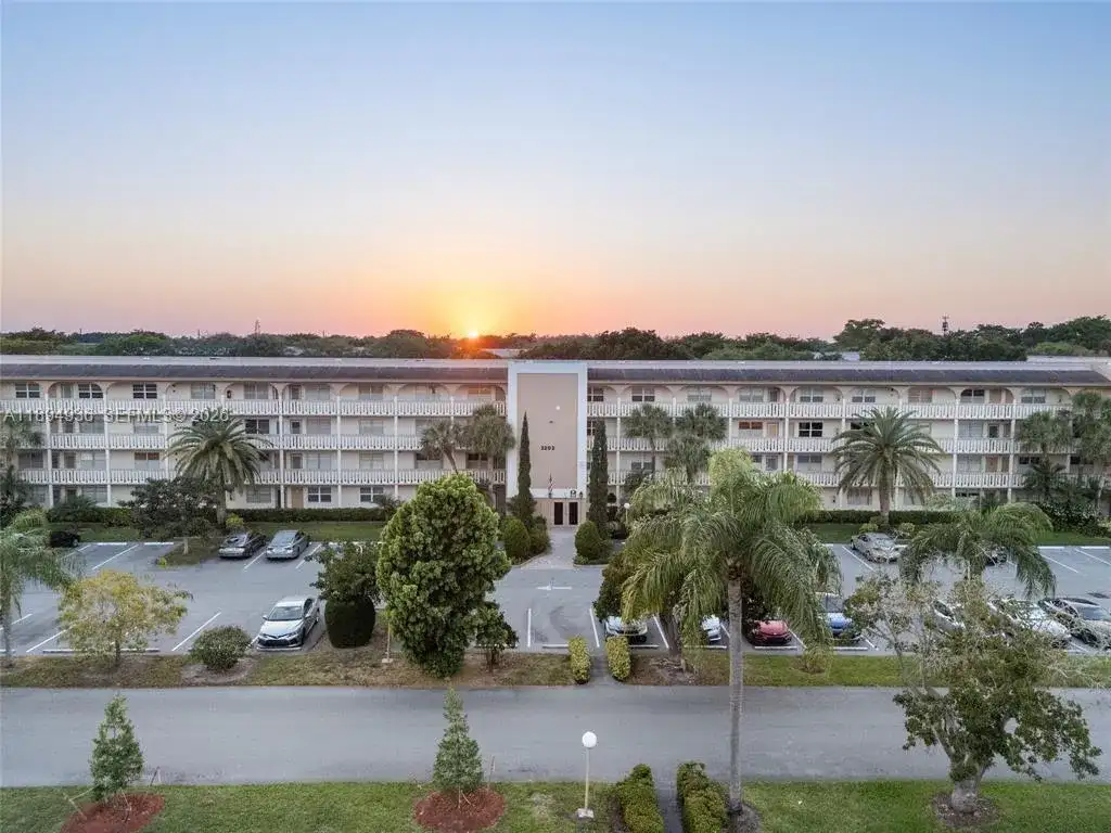 2202 Lucaya Bnd # L3, Coconut Creek FL 33066 photo 2