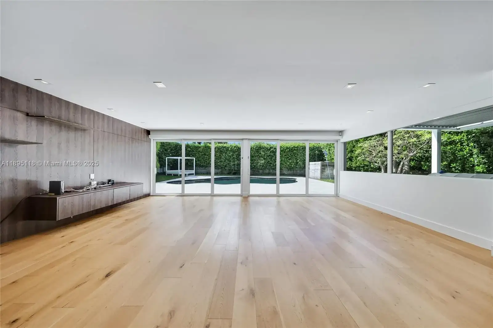 5244 Alton Rd, Miami Beach FL 33140 photo 4