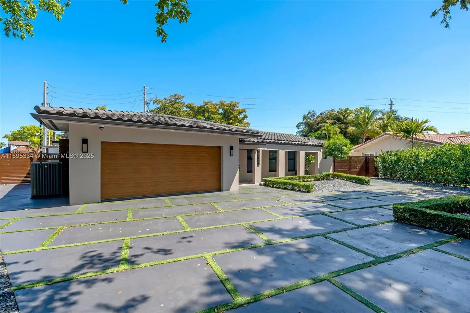 16511 Stonehaven Rd, Miami Lakes FL 33014 photo 3